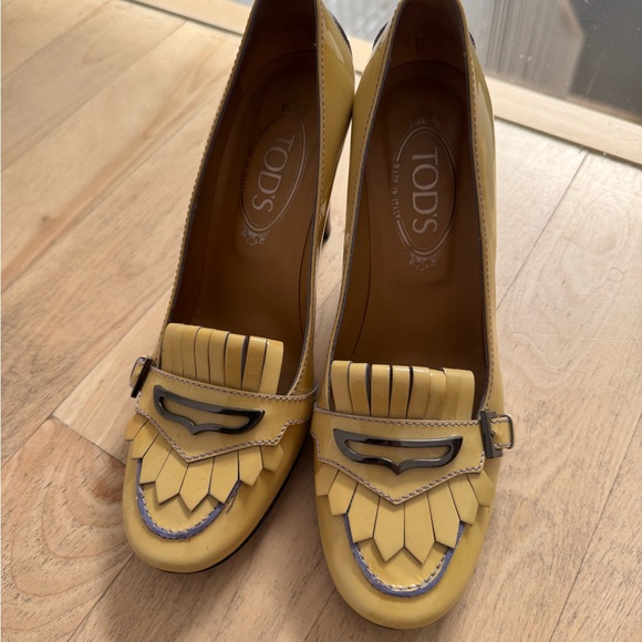 Tod's Shoes - TOD'S Yellow Leather Fringe Block Heel Loafers